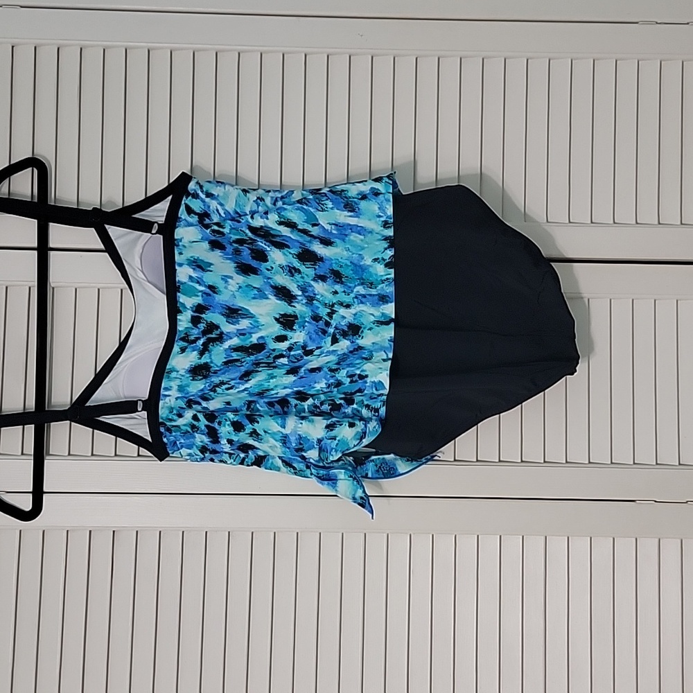 Swimsuit - Picture 2 of 5